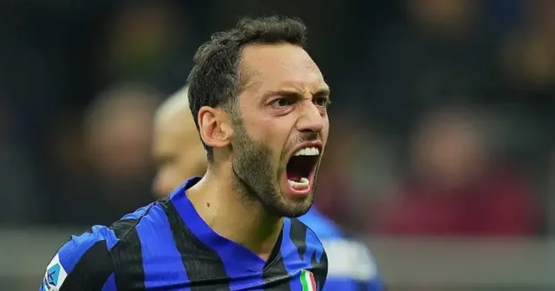 Hakan Çalhanoğlu Inter ile Serie A şampiyonu oldu!