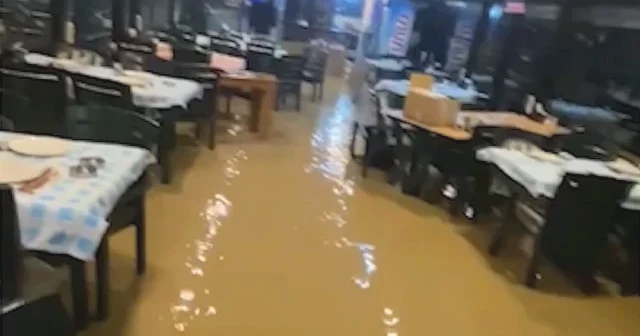 Erzincan da dere taştı iki restoranı su bastı VİDEO İZLE