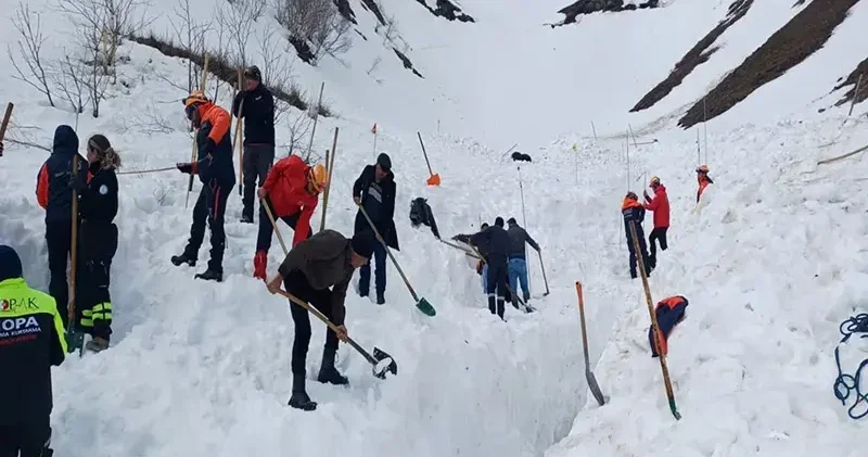 4 ay önce çığ altında kalan çoban için yeniden başlatılan arama çalışmaları 3 üncü gününde