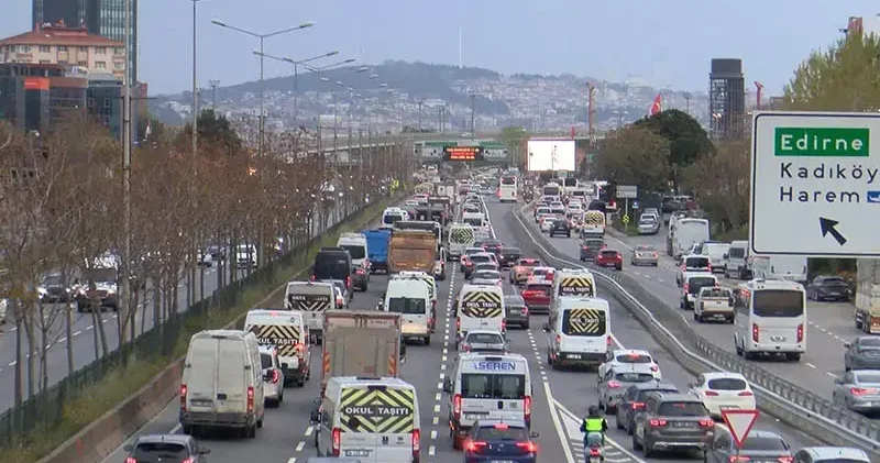 İstanbul da haftanın ilk iş günü trafik yoğunluğu