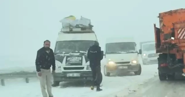 Palandöken Geçidi baharda da geçit vermedi, sürücülerin imdadına ekipler yetişti Erzurum Haberleri