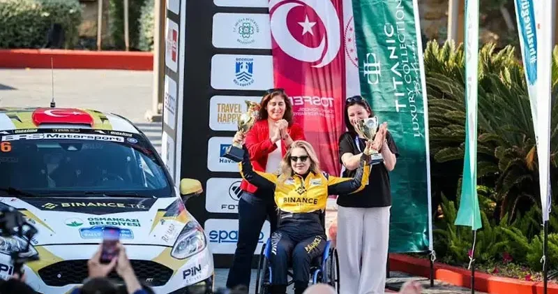 Türkiye nin ilk engelli kadın ralli pilotundan Bodrum Rallisi’nde çifte derece