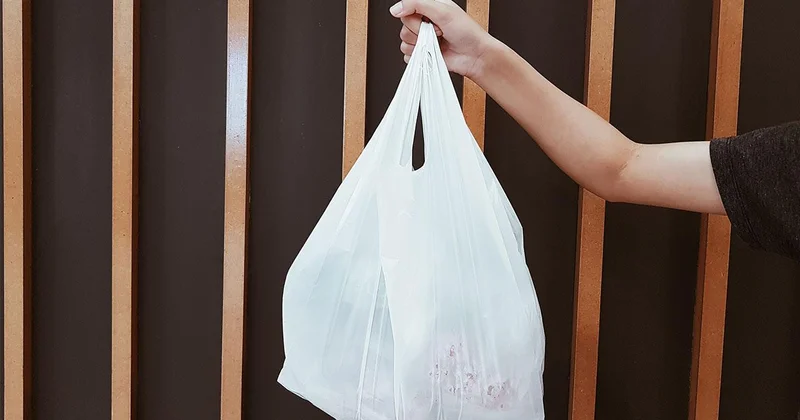İran savaşı Japonya da plastik poşet krizi başlattı