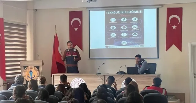 Sinop ta öğrenciler siber tehlikelere karşı bilgilendirildi Sinop Haberleri
