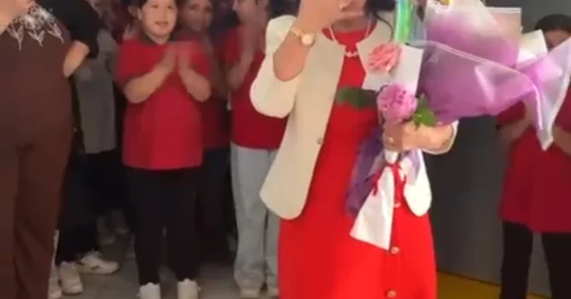 Alkışlarla uğurlanan 41 yıllık öğretmen gözyaşlarını tutamadı Edirne Haberleri