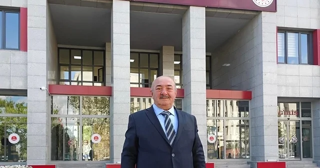 Erzurum Adliyesi nde vefa dolu veda: 45 yıllık hizmetin ardından emekliye ayrıldı Erzurum Haberleri
