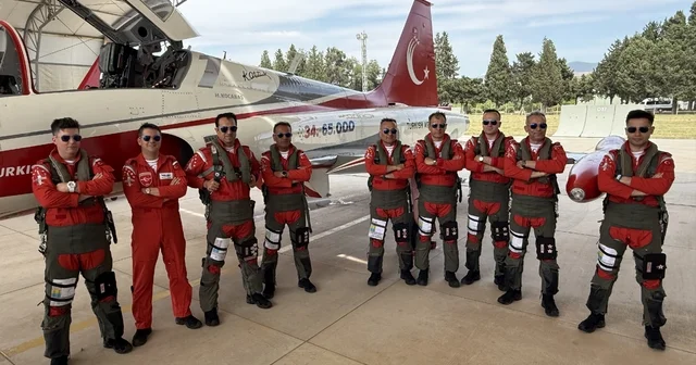 Türk Yıldızları ve SOLOTÜRK ten İzmir semalarında nefes kesen prova İzmir Haberleri
