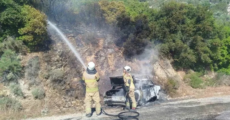 İzmir’de otomobil yangını korkuttu