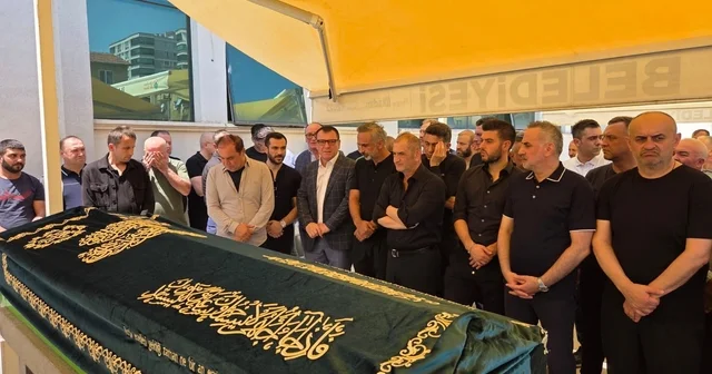 Fabrikada elektrik faciasında ölen işçi, mesai arkadaşlarının omzunda son yolculuğuna uğurlandı Samsun Haberleri