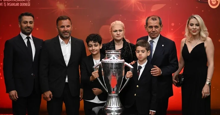 Galatasaray ın şampiyonluğu Ankara da kutlandı! Özbek ve Buruk tan açıklama