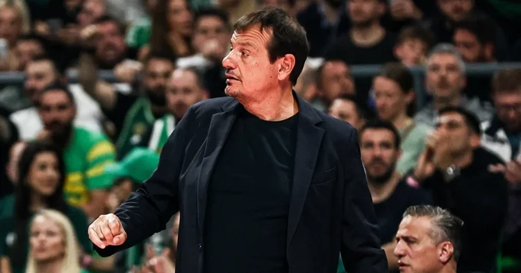 Panathinaikos Başantrenörü Ergin Ataman dan hakem tepkisi!