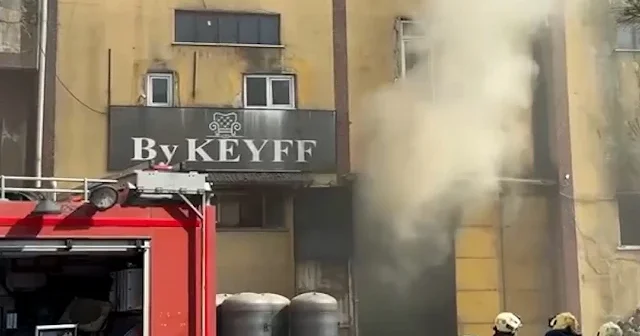 Esenyurt ta fabrikada çıkan yangına itfaiye ekipleri müdahale etti VİDEO İZLE