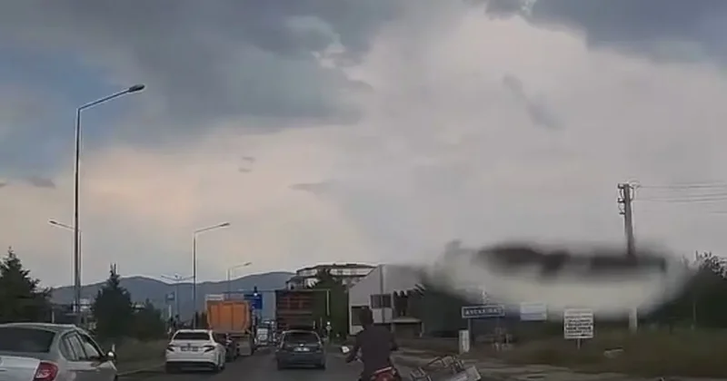 Elazığ’da motosiklet sürücüsünden tehlikeli yolculuk