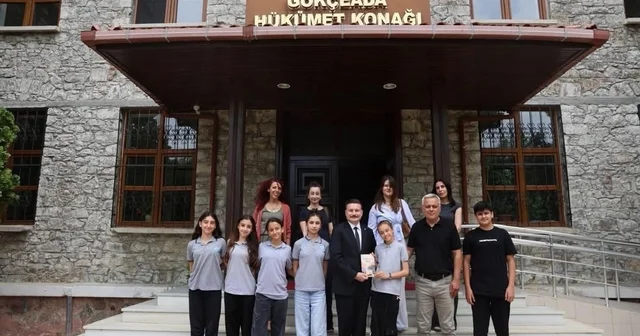 Gökçeada da Minik Kalemlerden Büyük Başarı: 34 Öğrencinin Eserleri Kitaplaştı Çanakkale Haberleri