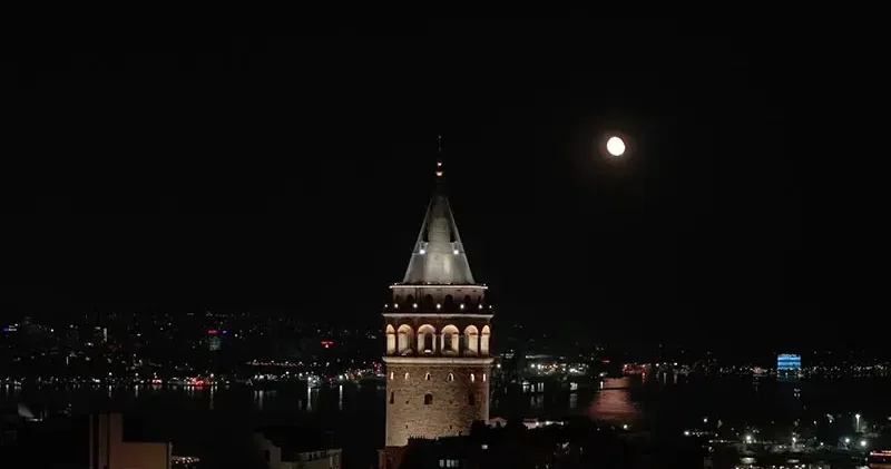 İstanbul’da dolunay seyirlik manzara oluşturdu