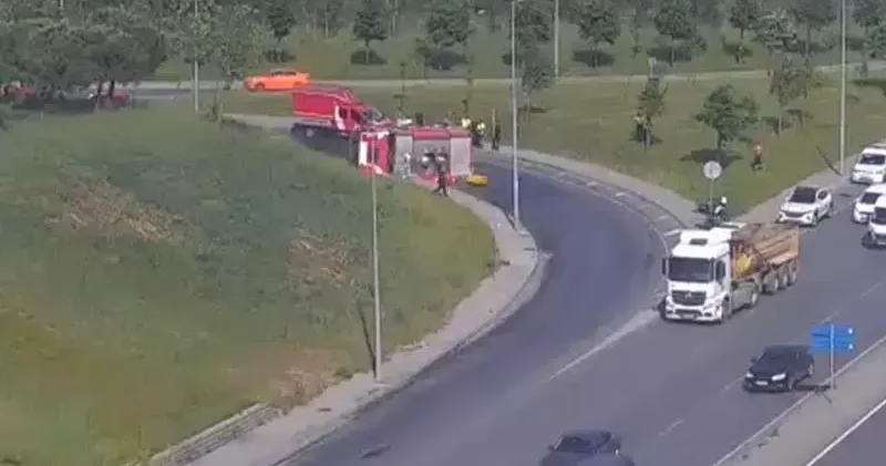Bağcılar da itfaiye aracı devrildi