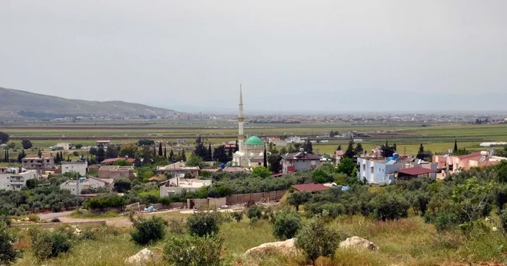 Bu mahallede herkesin soyadı aynı! Karışıklık olmasın diye çocuklarımız çift isimlidir