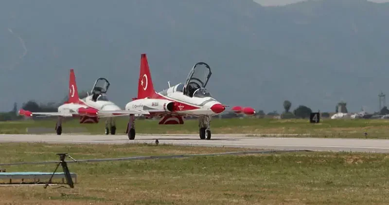 Gençlik ve Havacılık Festivali nin prova uçuşları yapıldı