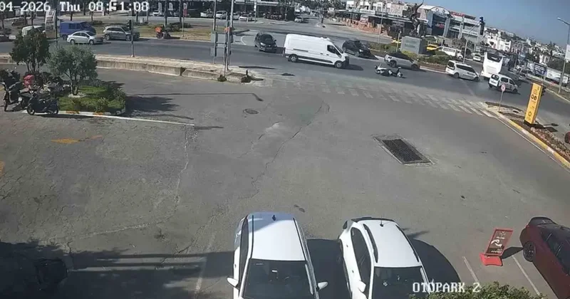 Bodrum’daki kaza kamerada: Motosiklet savruldu, 2 kişi yaralandı