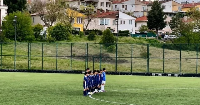Minikler, hakemin kendilerine küfür ettiği iddiasıyla 1 dakika boyunca topa dokunmadı Bozüyükspor Antrenörü Berkay Kurt: Umarız ki bir daha futbol sahalarında bu şekilde olaylarla karşılaşmayız Bilecik Haberleri
