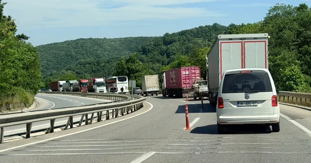 Arızalanan otomobil, Yalova Bursa karayolunu kitledi Bursa Haberleri