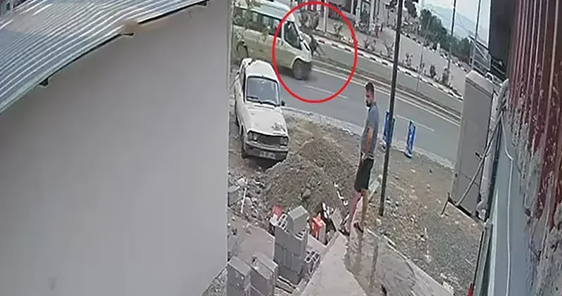 Minibüsün ata çarpması kamerada