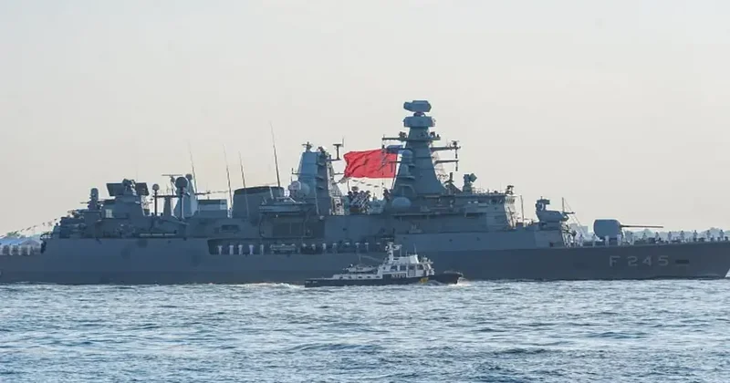 TCG Oruçreis, New York Limanı na demir attı