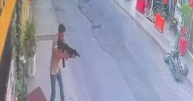 Bodrum da pompalı tüfekle rastgele ateş açtı; o anlar kamerada Muğla Haberleri Habertürk Yerel Haberler