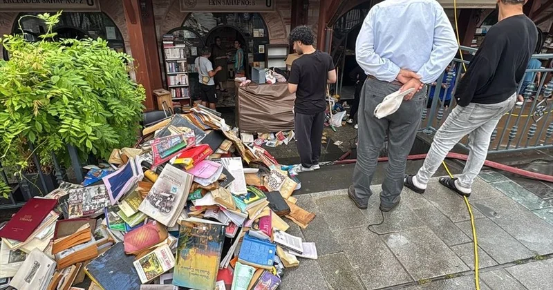 Yüzlerce kitap kullanılamaz hale geldi, esnaf isyan ediyor: Ekipler 2 saat sonra geldi