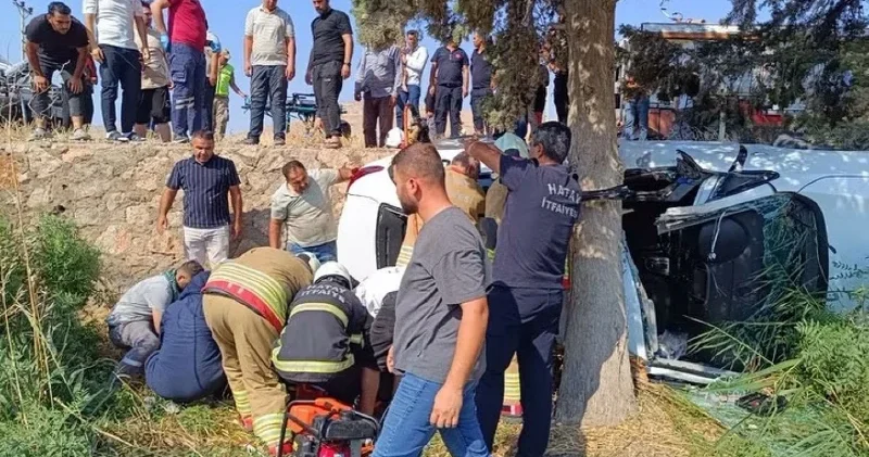 Hatay da otomobil şarampole devrilerek ağaca çarptı: 7 kişi yaralandı Gündem Haberleri