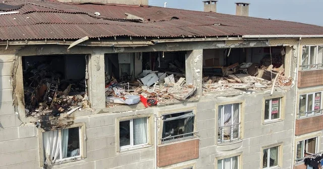 Apartman dairesinde 2 kişinin öldüğü patlamanın hasarı sabah ortaya çıktı; binada inceleme yapıldı Tekirdağ Haberleri Habertürk Yerel Haberler
