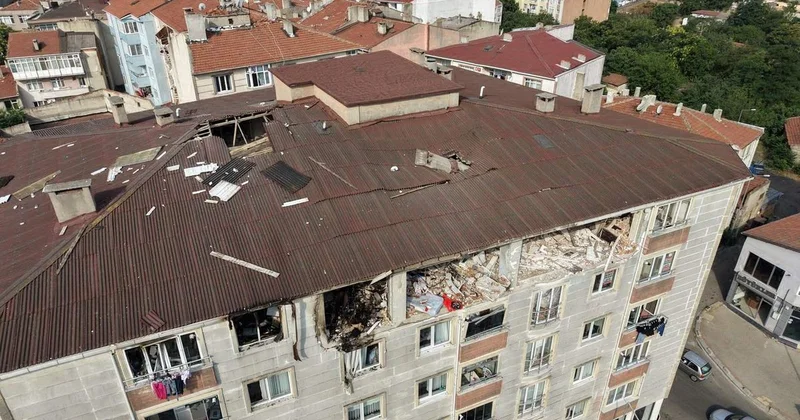 Ev sahibi 60 metre havaya uçmuş! Hasar gün ağarınca ortaya çıktı