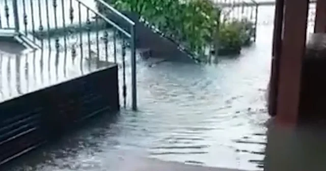 Üsküdar sahaflar çarşısı sular altında kaldı: Belediyeye itfaiyeye ulaşamıyoruz VİDEO İZLE