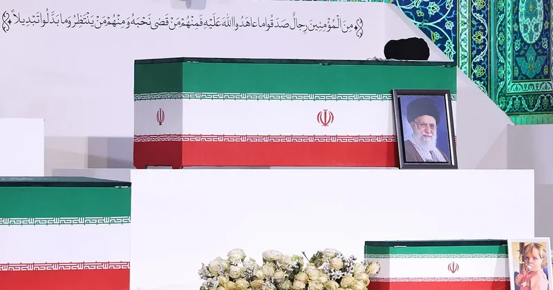 Hamaney için intikam yemini! 20 milyon kişilik törende ilk kez ortaya çıktı