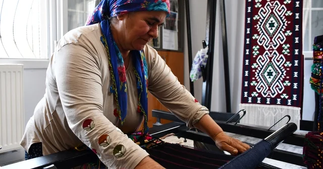 Cefakar anne, heybe yaparak dört çocuk okuttu Şırnak Haberleri Habertürk Yerel Haberler