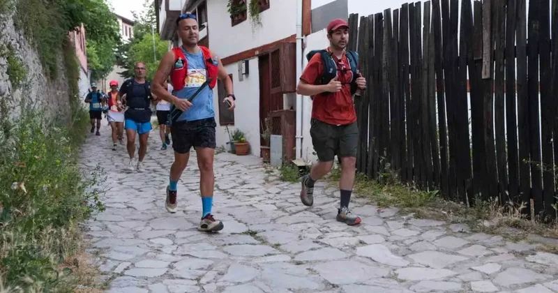 Farklı ülkelerden sporcular Safranbolu’nun tarihi sokaklarında yarışıyor
