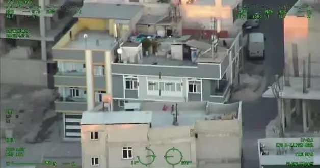 Narko Kapan operasyonunda gururlandıran an: Damdan Türk bayrağıyla selam çaktı