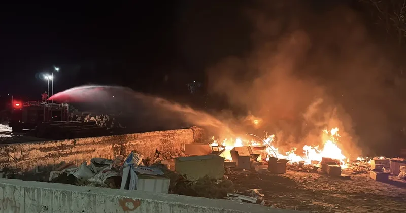 Erzincan da Keresteciler Sitesi yakınında çıkan yangın söndürüldü
