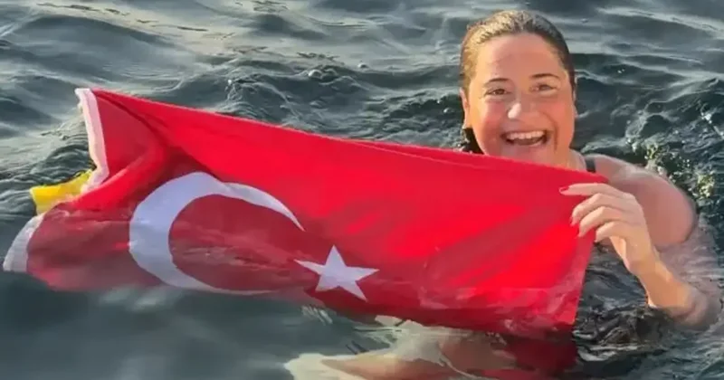 13 saat 50 dakika durmadan yüzdü! Milli sporcu Aysu Türkoğlu ndan yeni rekor