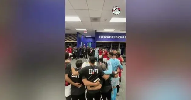 Mısırlı futbolcuların maç sonrası dua görüntüleri sosyal medyayı salladı