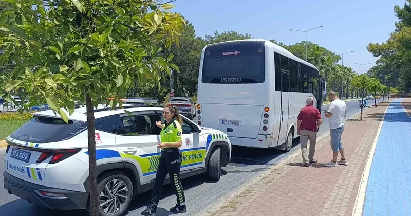Otel servisiyle çarpışan motosikletli yaralandı