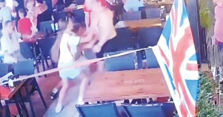 İngiliz turistten ailesine şiddet