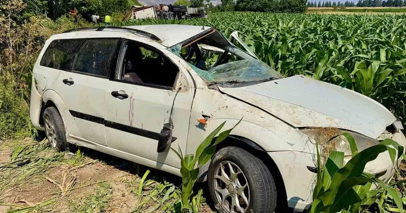 Afyonkarahisar da kargo aracı ile otomobille çarpıştı