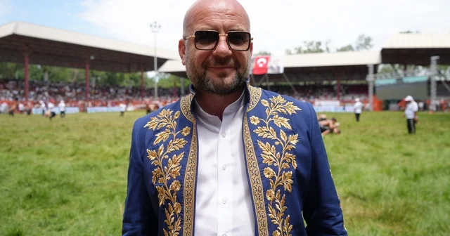 Ufuk Özünlü: Bu geleneği geleceğe taşımak zorundayız Kırkpınar da pehlivanlardan dualı çayırda kıran kırana mücadele Edirne Haberleri Habertürk Yerel Haberler