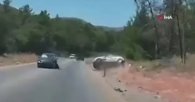 Hatalı sollama can alıyordu: Bodrum da feci kaza kamerada