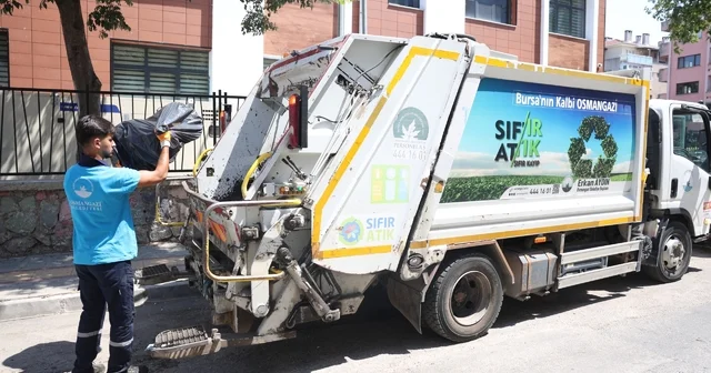 Osmangazi de çöp evden 2,5 ton geri dönüşüm atığı çıkarıldı Osmangazi Belediyesi çevreyi tehdit eden daireyi temizledi Bursa Haberleri Habertürk Yerel Haberler