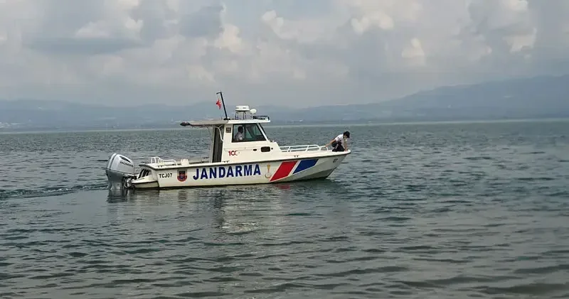 2 arkadaş, serinlemek için girdikleri İznik Gölü’nde kayboldu