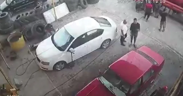 Hava basılırken itfaiye aracının lastiği patladı; 1 yaralı Şanlıurfa Haberleri Habertürk Yerel Haberler
