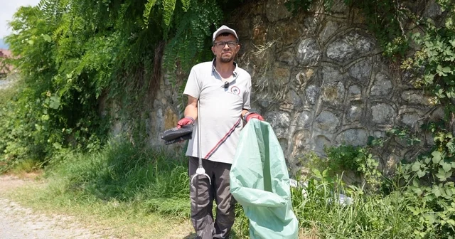 Düzce de temizlik işçisi bulduğu altın dolu çantayı polise teslim etti Düzce Haberleri Habertürk Yerel Haberler