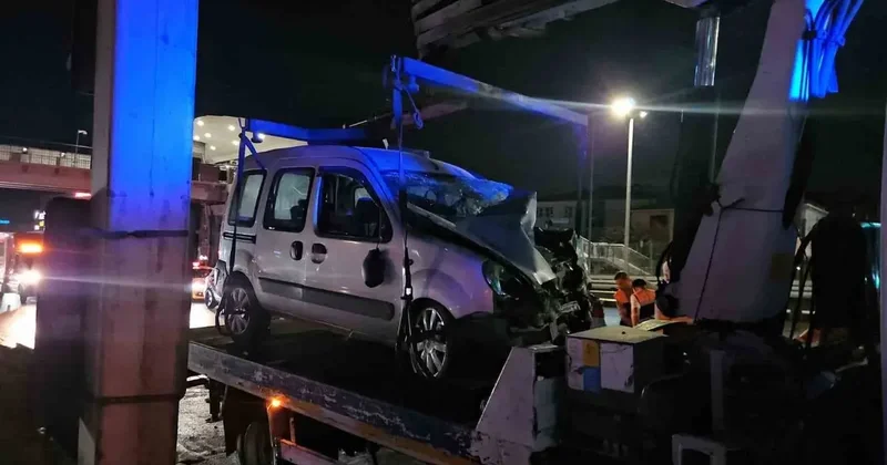Küçükçekmece’de makas atan sürücü kazaya sebep oldu: 2 yaralı